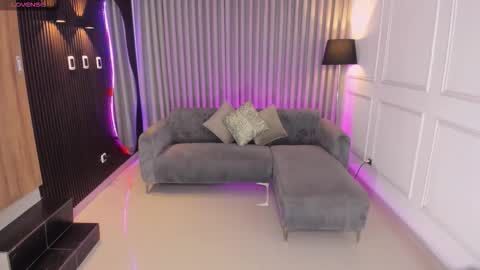 Ana online show from November 18, 7:29 pm