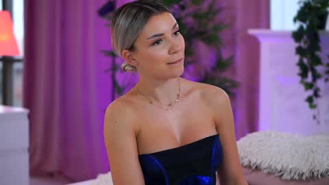 Arielle online show from December 9, 12:30 pm