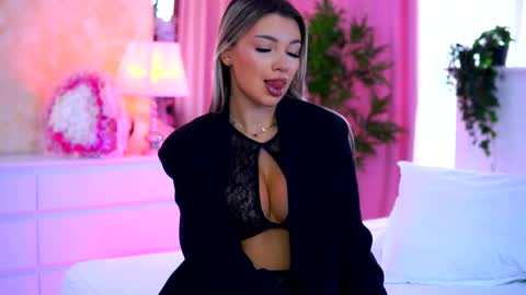 Arielle online show from October 2, 8:21 am