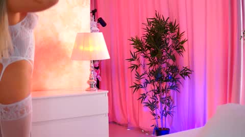 Arielle online show from October 25, 8:55 am