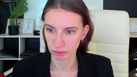 _ash_leyy_ online show from September 29, 1:22 am