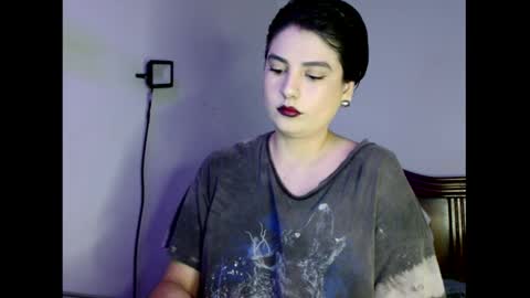 Snapshot of _atenea_golden chatting on December 21, 8:54 am atenea online show from December 21, 8:54 am