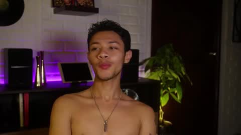 Snapshot of _billy_j chatting on December 21, 12:42 am BILLY online show from December 21, 12:42 am