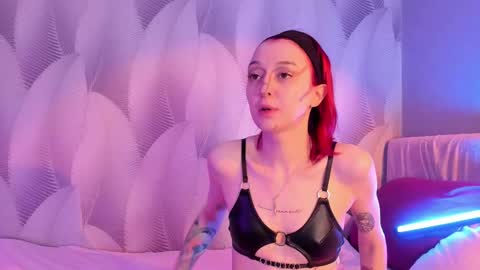 Christina Chris online show from March 10, 5:33 am