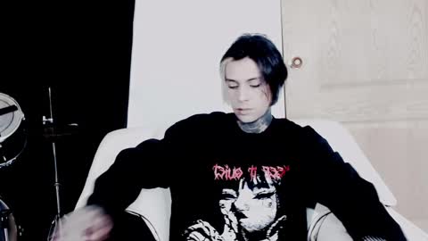 Snapshot of _cuervo_sk8 chatting on December 4, 7:34 pm JC online show from December 4, 7:34 pm