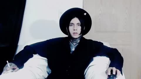 Snapshot of _cuervo_sk8 chatting on February 14, 1:13 am JC online show from February 14, 1:13 am