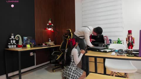 Snapshot of _danyland_ chatting on December 19, 6:23 pm WELCOME TO THE OFFICE online show from December 19, 6:23 pm