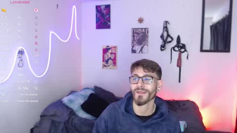 Snapshot of _delacruz911_ chatting on December 8, 4:14 am delacruz online show from December 8, 4:14 am