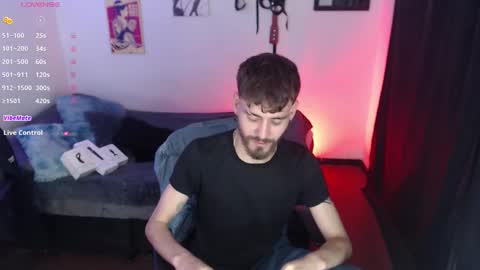 Snapshot of _delacruz911_ chatting on December 9, 8:11 am delacruz online show from December 9, 8:11 am