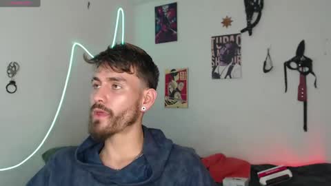 Snapshot of _delacruz911_ chatting on December 12, 1:10 am delacruz online show from December 12, 1:10 am