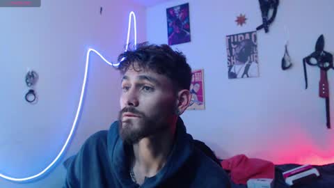 Snapshot of _delacruz911_ chatting on December 12, 4:15 am delacruz online show from December 12, 4:15 am