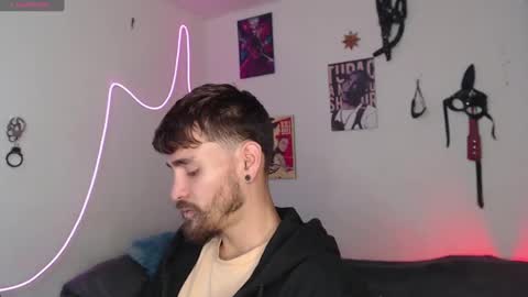 Snapshot of _delacruz911_ chatting on December 12, 8:53 pm delacruz online show from December 12, 8:53 pm