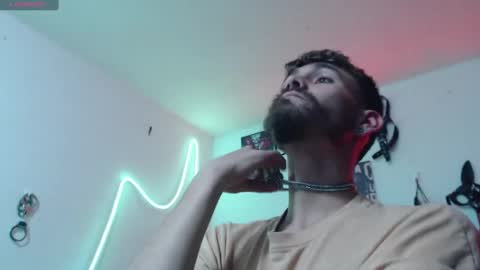 Snapshot of _delacruz911_ chatting on December 13, 3:27 am delacruz online show from December 13, 3:27 am