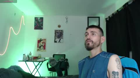 Snapshot of _delacruz911_ chatting on January 8, 3:29 am delacruz online show from January 8, 3:29 am