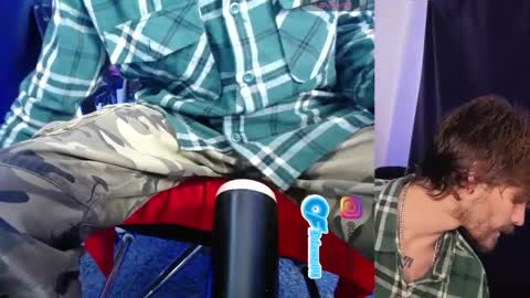 Snapshot of _delacruz911_ chatting on November 17, 4:13 pm delacruz online show from November 17, 4:13 pm