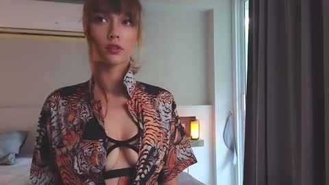 DemiDee online show from January 24, 10:00 am