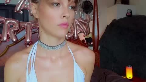 DemiDee online show from February 23, 9:00 am