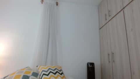 Snapshot of _diana_cute chatting on February 22, 9:04 pm Diana online show from February 22, 9:04 pm