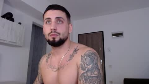 Snapshot of _dylangreen chatting on December 11, 8:26 am Dylan online show from December 11, 8:26 am