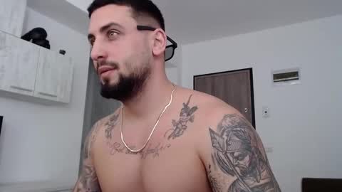 Snapshot of _dylangreen chatting on December 12, 8:36 am Dylan online show from December 12, 8:36 am