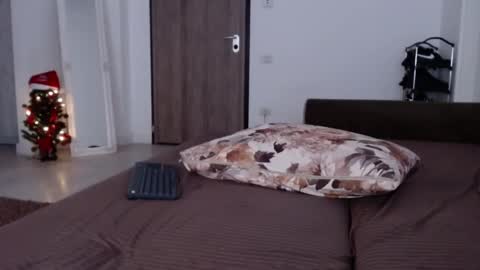 Snapshot of _dylangreen chatting on December 12, 11:40 am Dylan online show from December 12, 11:40 am