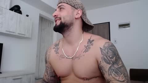 Snapshot of _dylangreen chatting on December 13, 8:41 am Dylan online show from December 13, 8:41 am