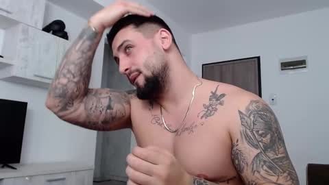 Snapshot of _dylangreen chatting on December 19, 8:45 am Dylan online show from December 19, 8:45 am