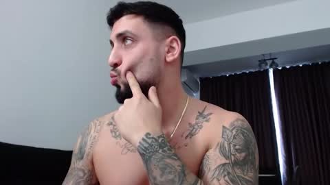 Snapshot of _dylangreen chatting on February 4, 7:51 am Dylan online show from February 4, 7:51 am