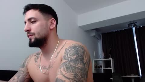 Snapshot of _dylangreen chatting on February 15, 8:44 am Dylan online show from February 15, 8:44 am