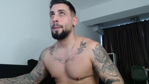 Snapshot of _dylangreen chatting on November 1, 9:33 am Dylan online show from November 1, 9:33 am