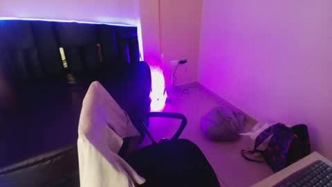 Emily  online show from November 29, 1:47 pm