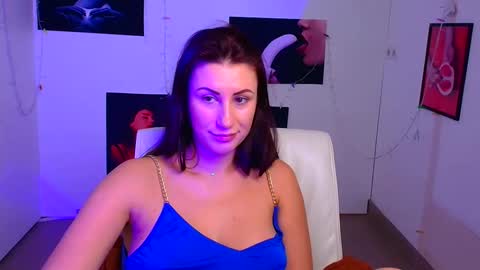 Snapshot of _emma_lay chatting on December 13, 4:27 pm Emma online show from December 13, 4:27 pm