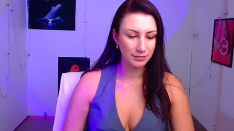 Snapshot of _emma_lay chatting on December 20, 12:49 pm Emma online show from December 20, 12:49 pm