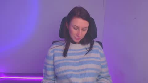 Snapshot of _emma_lay chatting on December 22, 10:17 am Emma online show from December 22, 10:17 am