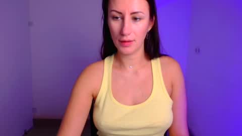 Snapshot of _emma_lay chatting on December 23, 3:55 pm Emma online show from December 23, 3:55 pm