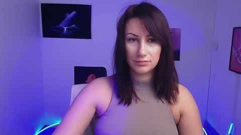 Snapshot of _emma_lay chatting on February 10, 12:39 pm Emma online show from February 10, 12:39 pm