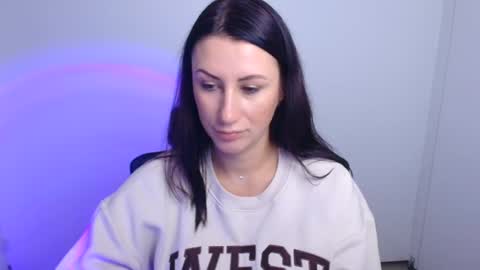 Snapshot of _emma_lay chatting on October 9, 7:17 am Emma online show from October 9, 7:17 am