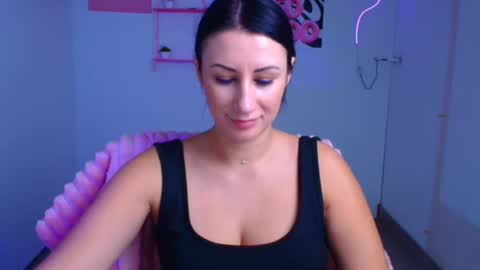 Snapshot of _emma_lay chatting on October 24, 12:01 pm Emma online show from October 24, 12:01 pm