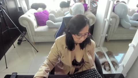 Emma online show from December 17, 3:06 pm