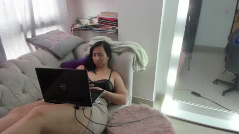 Emma online show from December 21, 8:10 pm