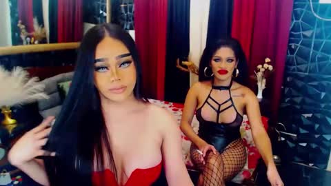 Snapshot of _empressvalerie_ chatting on January 23, 7:43 am _empressvalerie_ online show from January 23, 7:43 am