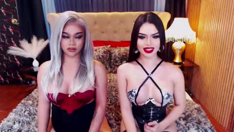 Snapshot of _empressvalerie_ chatting on February 10, 9:25 pm _empressvalerie_ online show from February 10, 9:25 pm