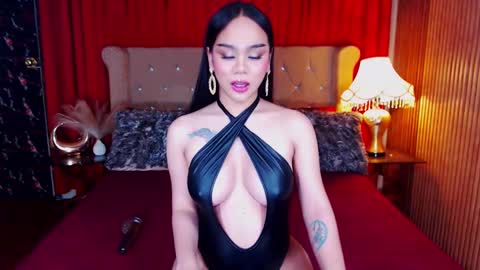 Snapshot of _empressvalerie_ chatting on October 24, 9:38 am _empressvalerie_ online show from October 24, 9:38 am