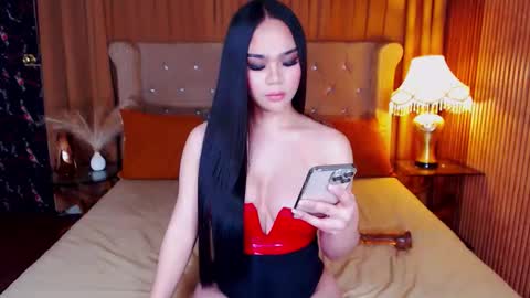 Snapshot of _empressvalerie_ chatting on November 21, 4:33 am _empressvalerie_ online show from November 21, 4:33 am