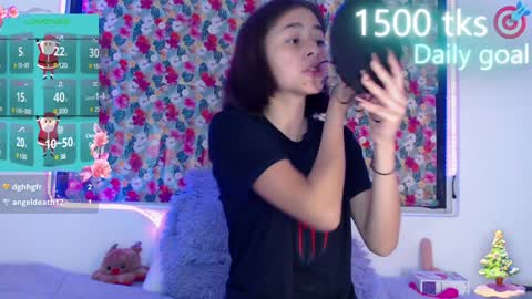 Snapshot of _gwen__ chatting on December 28, 6:06 am Gwen online show from December 28, 6:06 am