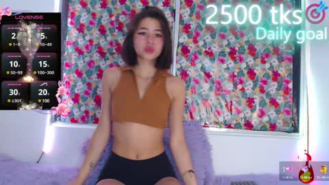 Snapshot of _gwen__ chatting on February 5, 5:20 am Gwen online show from February 5, 5:20 am