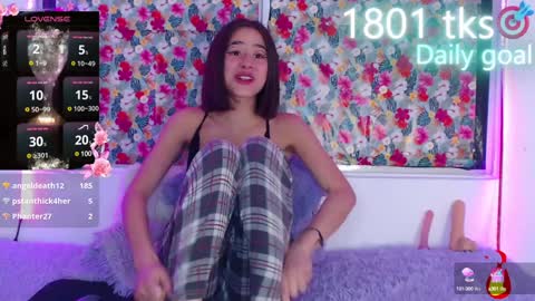 Snapshot of _gwen__ chatting on February 6, 8:29 am Gwen online show from February 6, 8:29 am