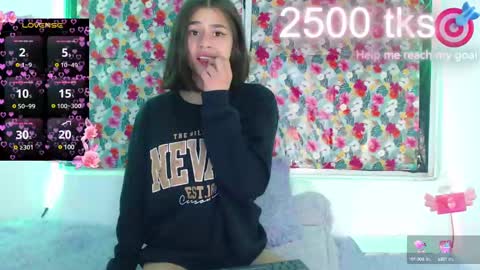 Snapshot of _gwen__ chatting on February 21, 5:02 am Gwen online show from February 21, 5:02 am