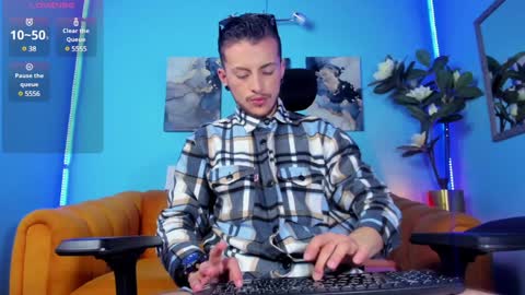 Snapshot of _hairybeard_ chatting on January 4, 4:33 am Mathews online show from January 4, 4:33 am