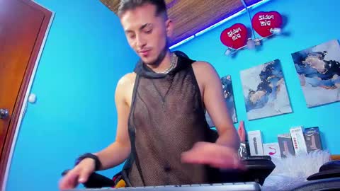 Snapshot of _hairybeard_ chatting on February 19, 2:12 pm Mathews online show from February 19, 2:12 pm